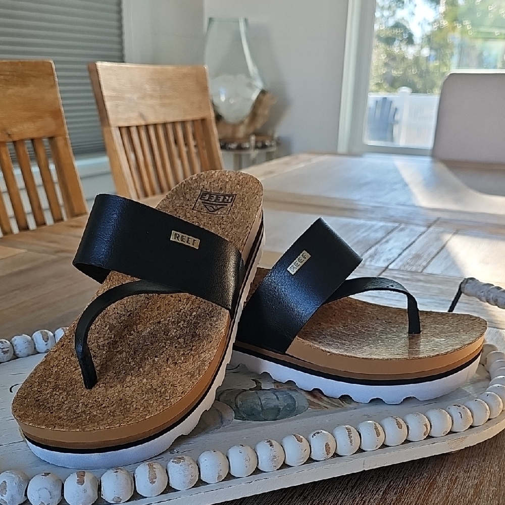 Reef Women's Black and Tan Sandals